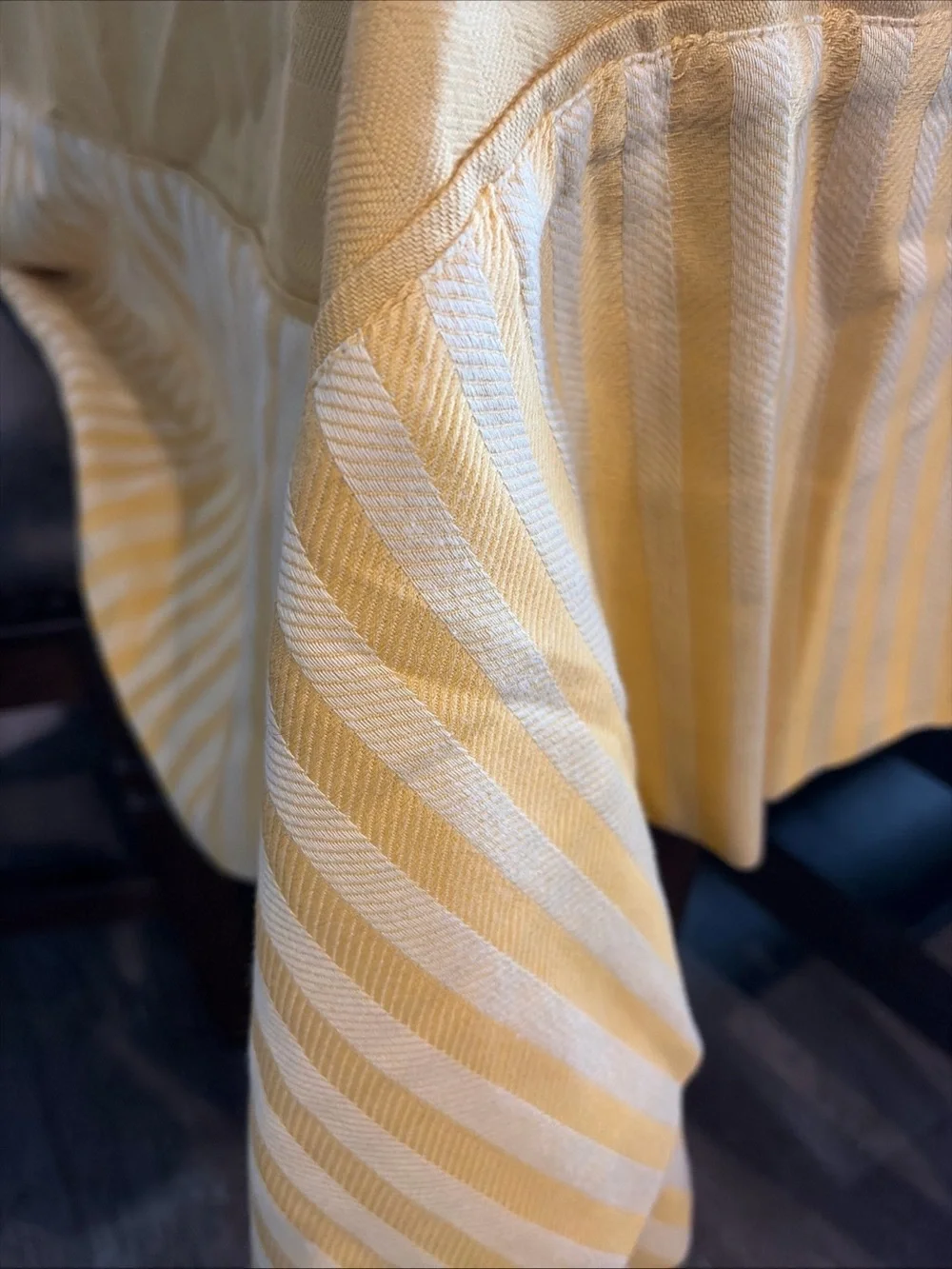 WILLIAMS-SONOMA Tailored Stripe Tablecloth 100% cotton 70x90 Yellow 2007 India